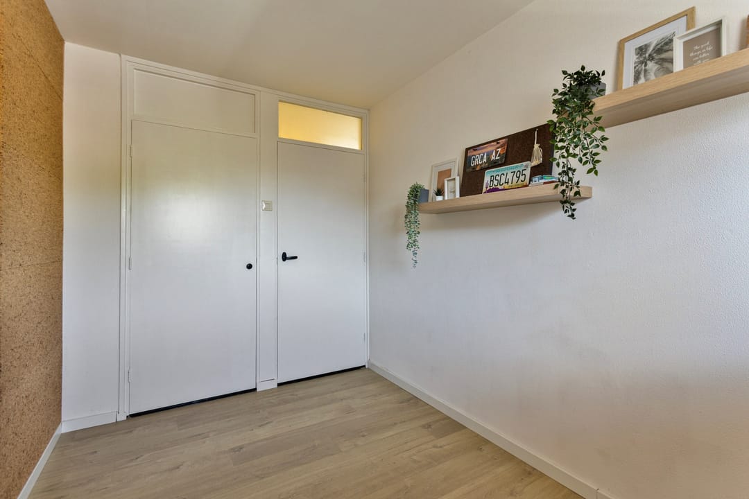 Photo 23 of Leliestraat 35