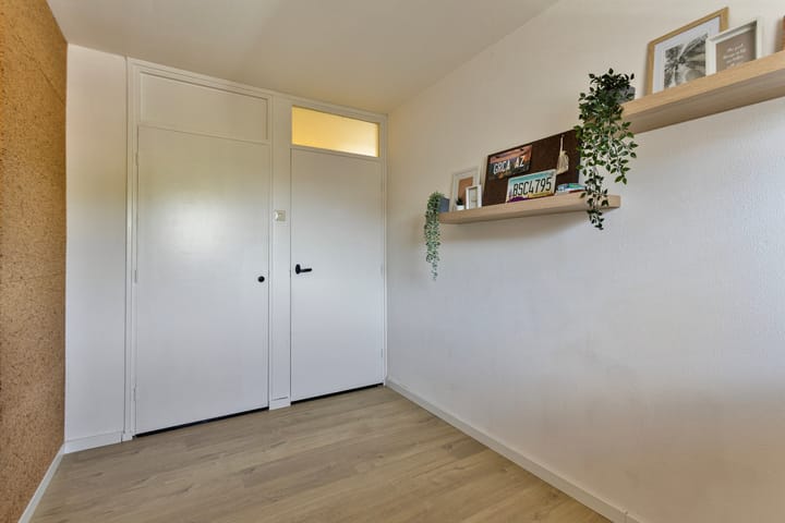 Photo 23 of Leliestraat 35