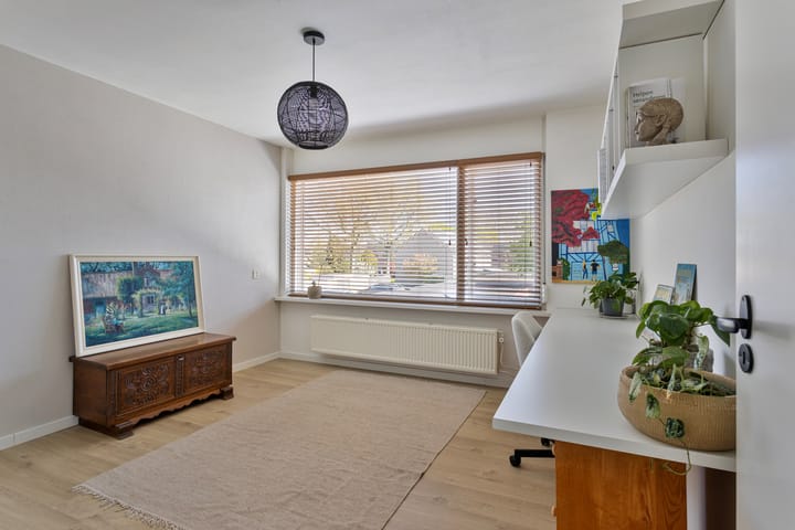 Photo 24 of Leliestraat 35