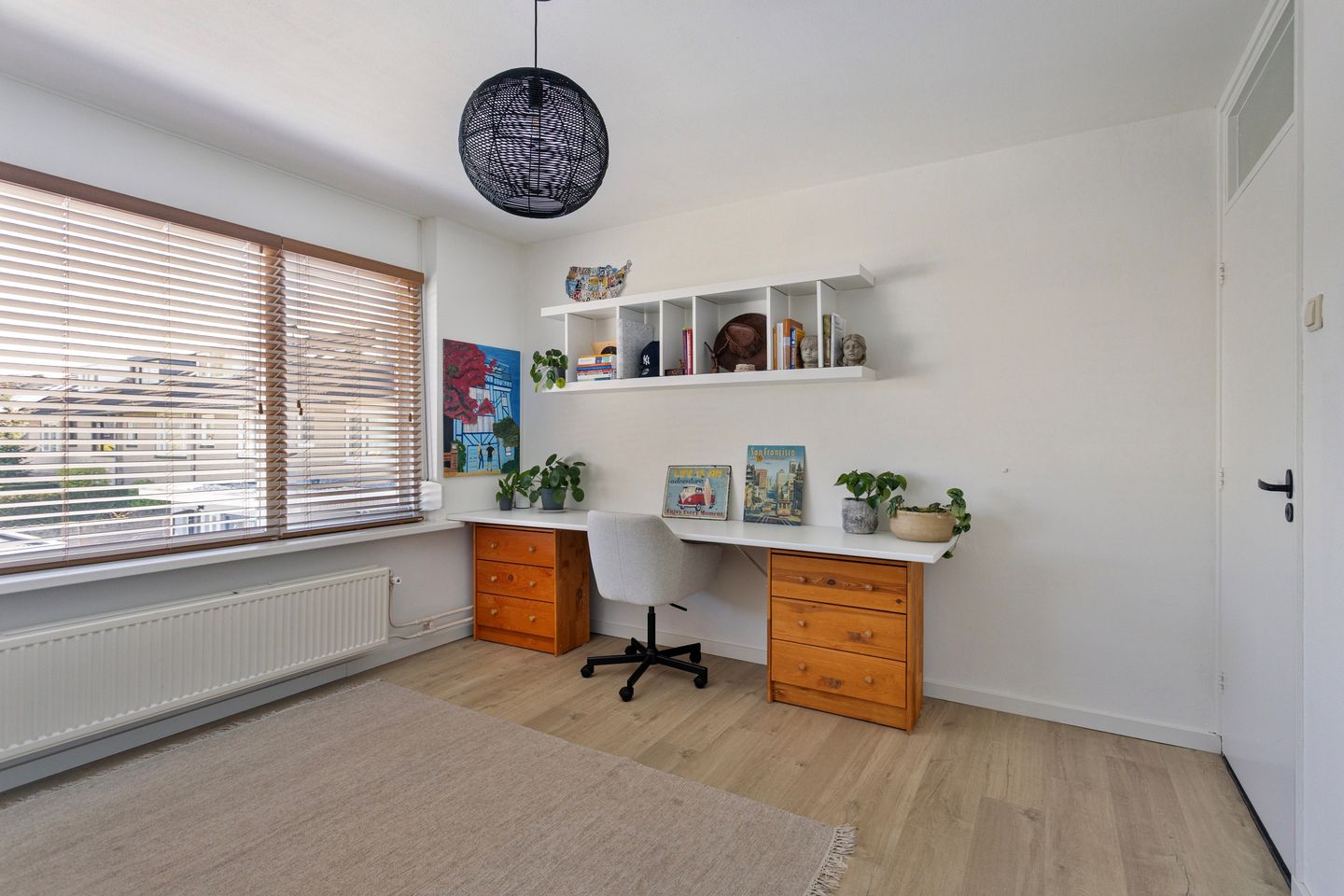 Photo 25 of Leliestraat 35