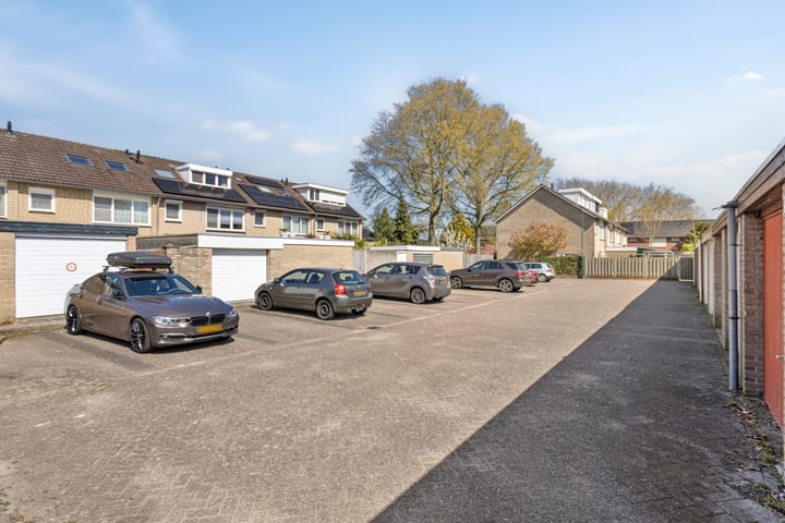 Photo 34 of Leliestraat 35