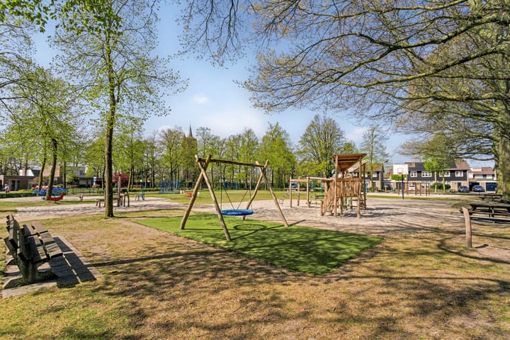 Photo 36 of Leliestraat 35