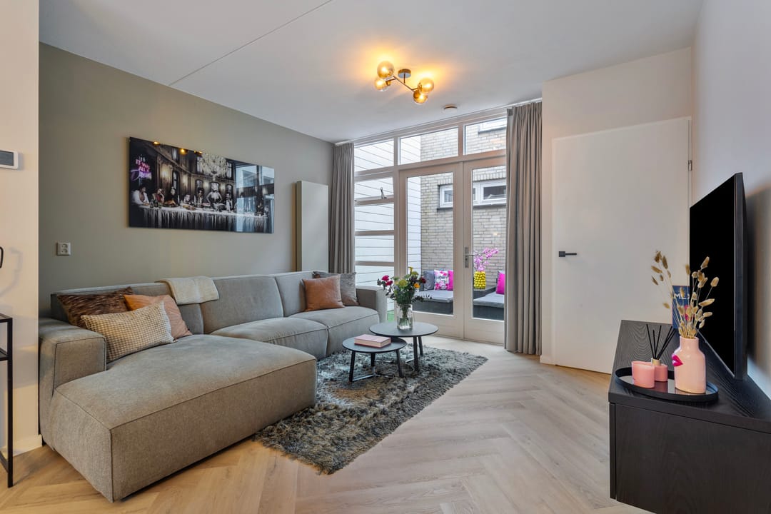 Photo 2 of IJzerstraat 9-01