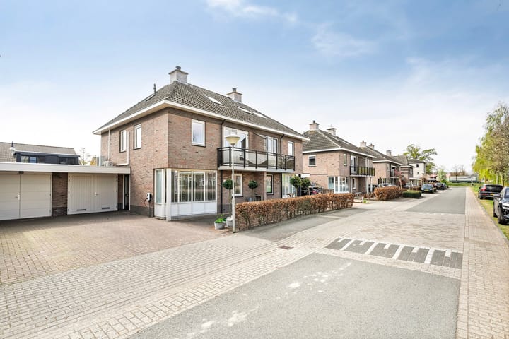 Foto 2 van Van Rechterenallee 14