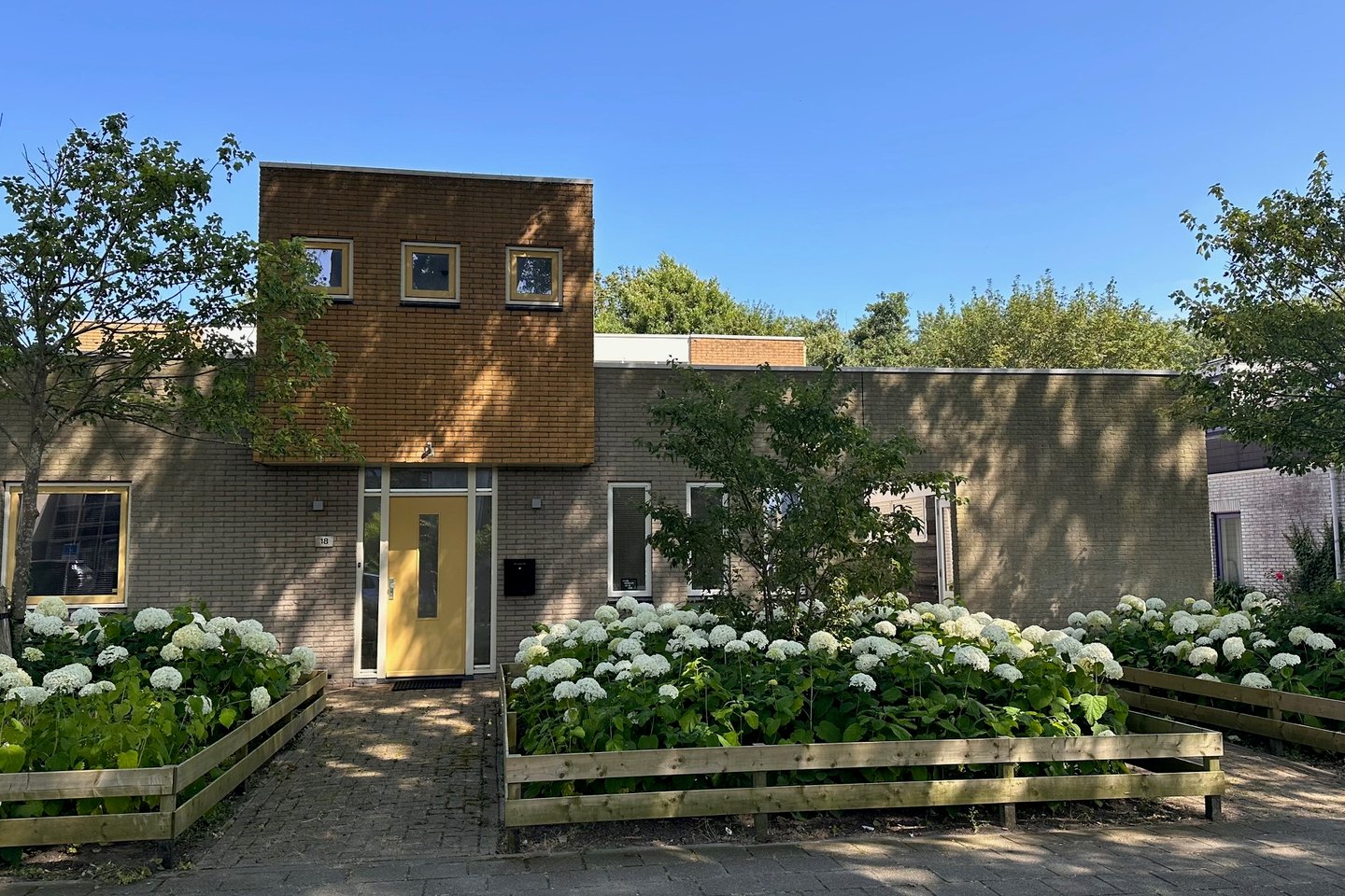 Bekijk foto 1 van Annie Romein-Verschoorlaan 18