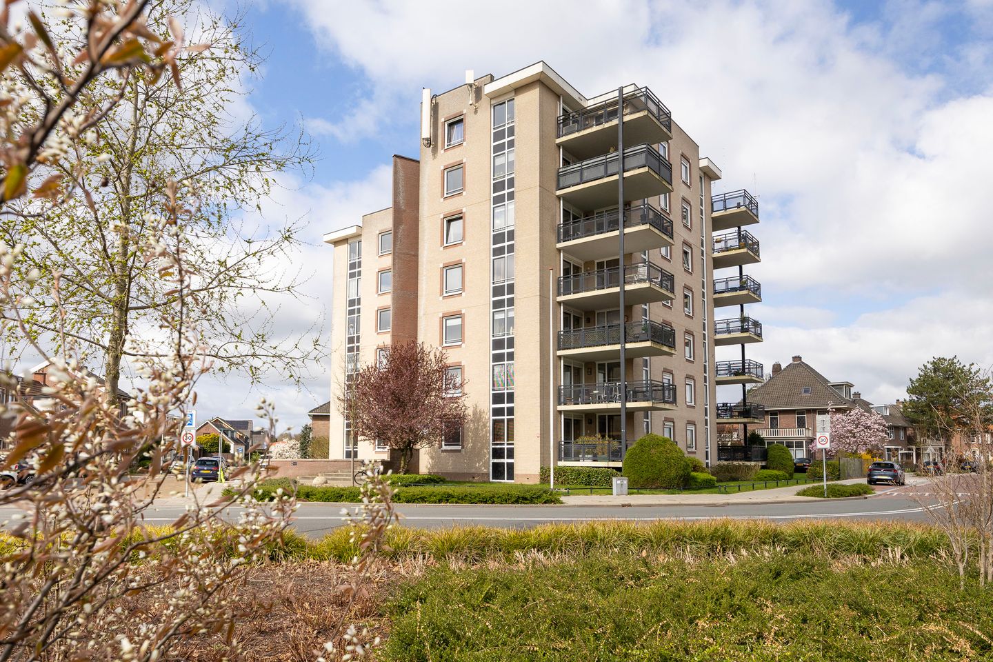 Foto 1 van Mitchamplein 27