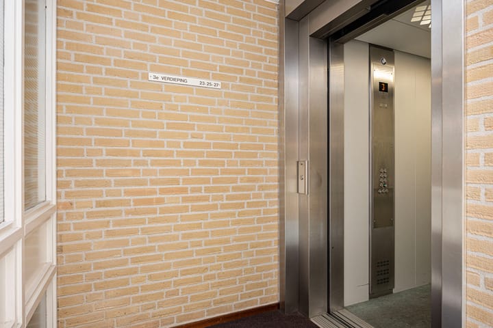 Foto 8 van Mitchamplein 27