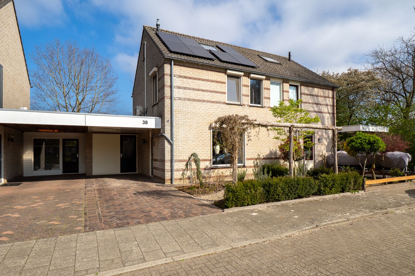 Foto 1 van Haarspit 38