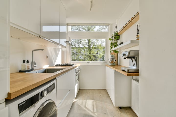 Photo 2 of Bloys van Treslongstraat 59-3