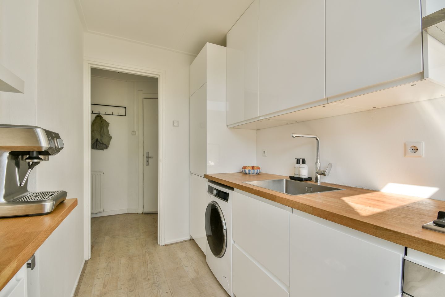 Photo 10 of Bloys van Treslongstraat 59-3