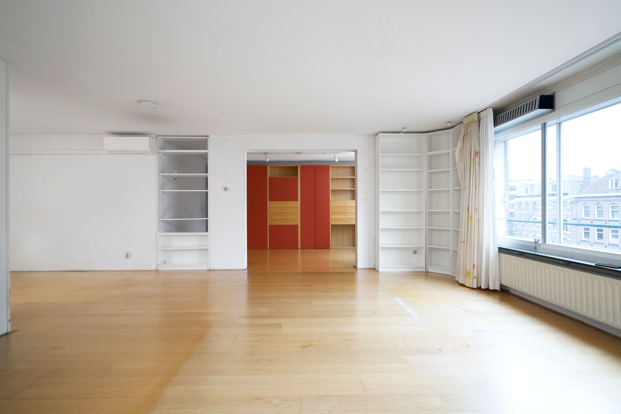 Photo 6 of Valkenburgerstraat 211