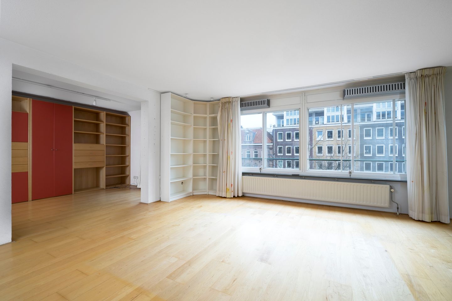 Photo 10 of Valkenburgerstraat 211