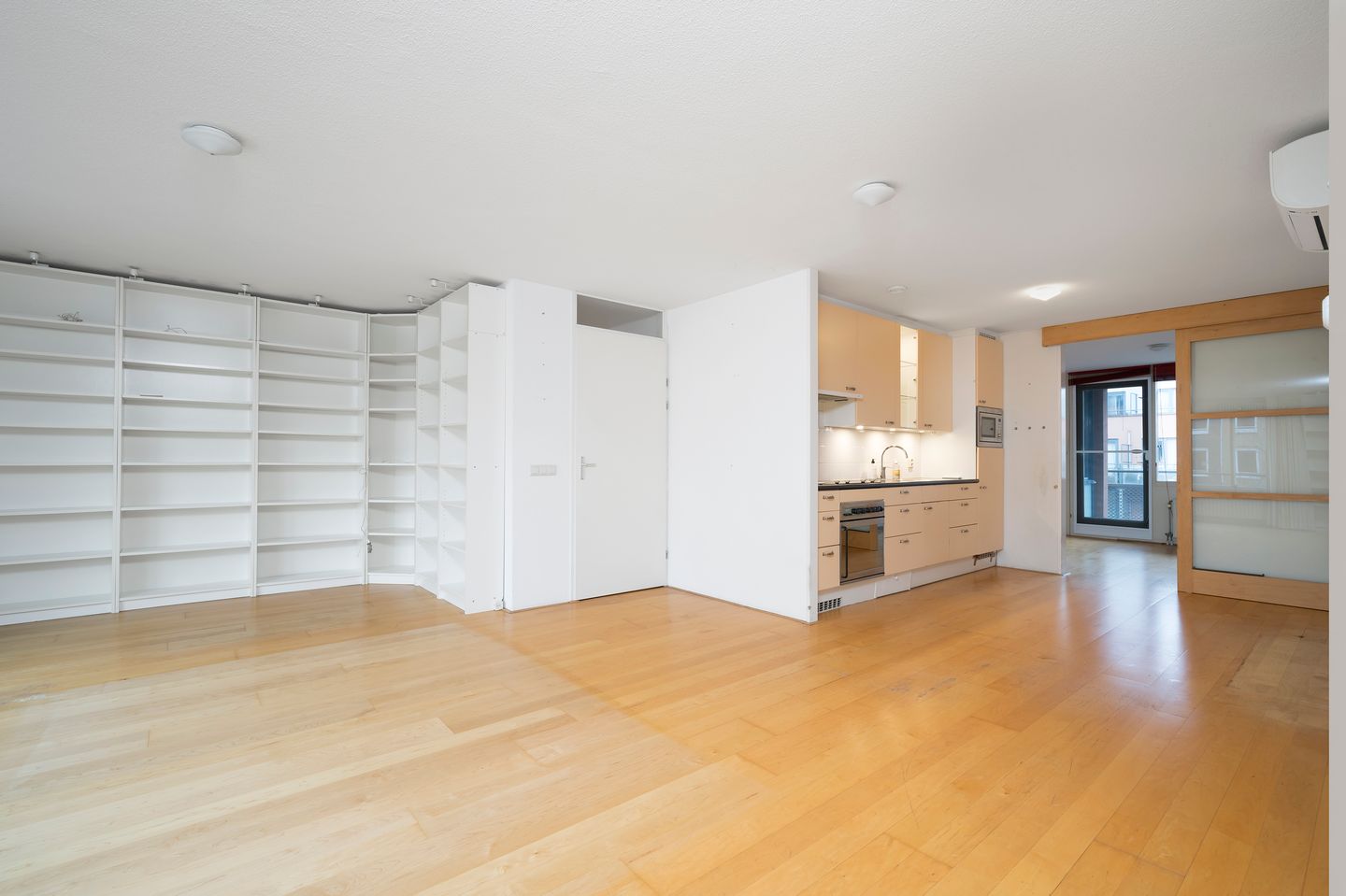 Photo 14 of Valkenburgerstraat 211