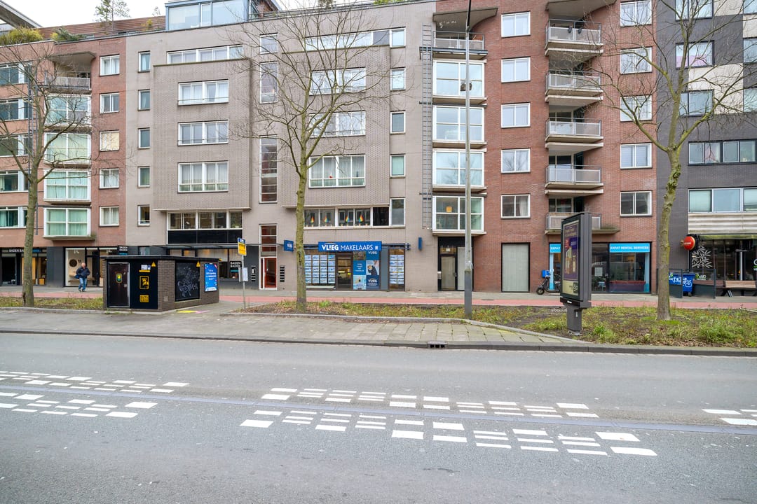 Photo 32 of Valkenburgerstraat 211