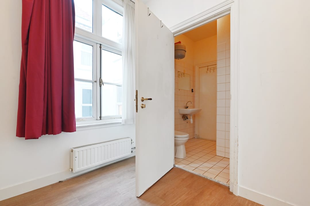 Photo 8 of Zeestraat 40-B