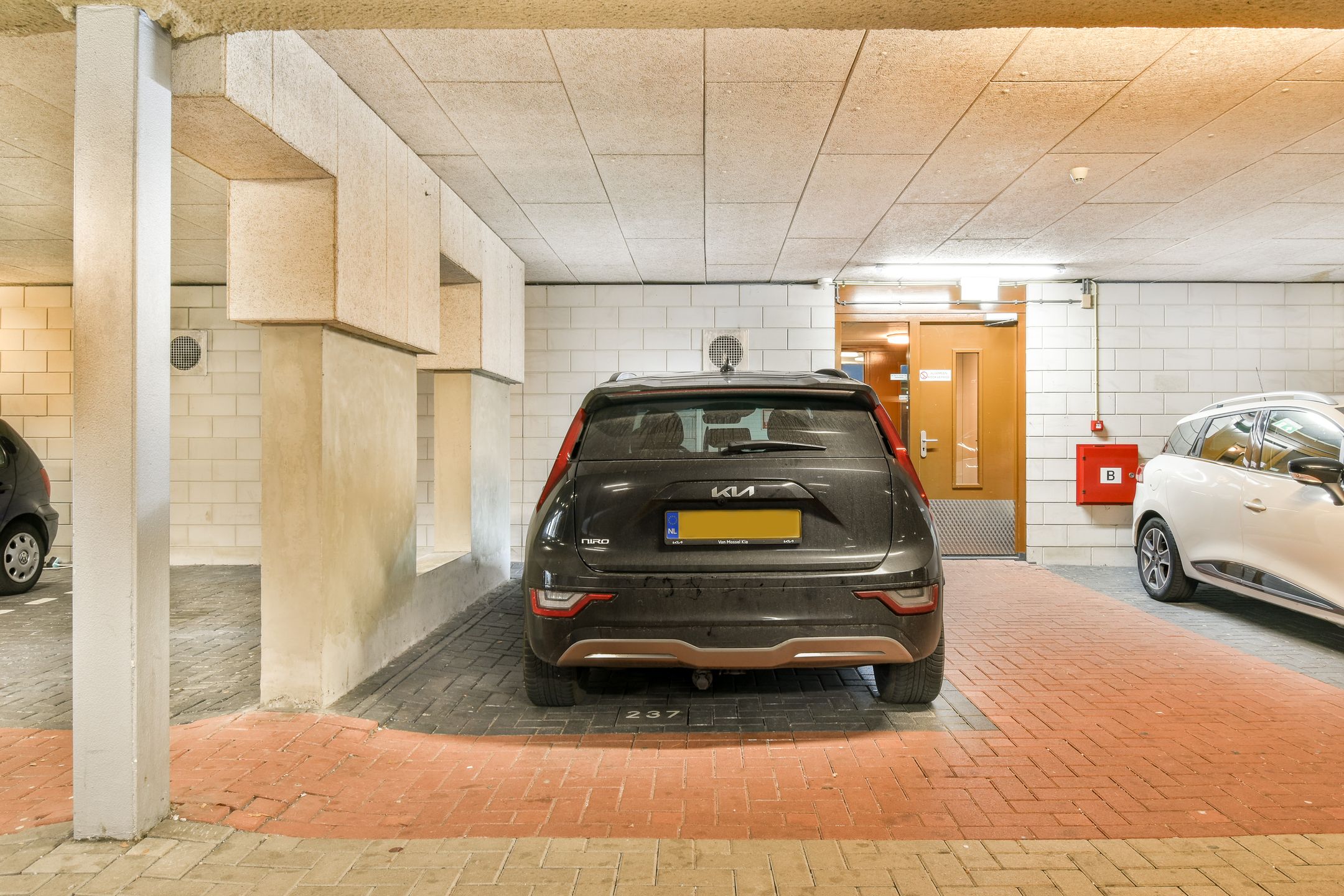 Photo 3 of Anna Blamansingel 240