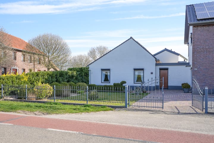 Photo 1 of Hilleshagerweg 19-A