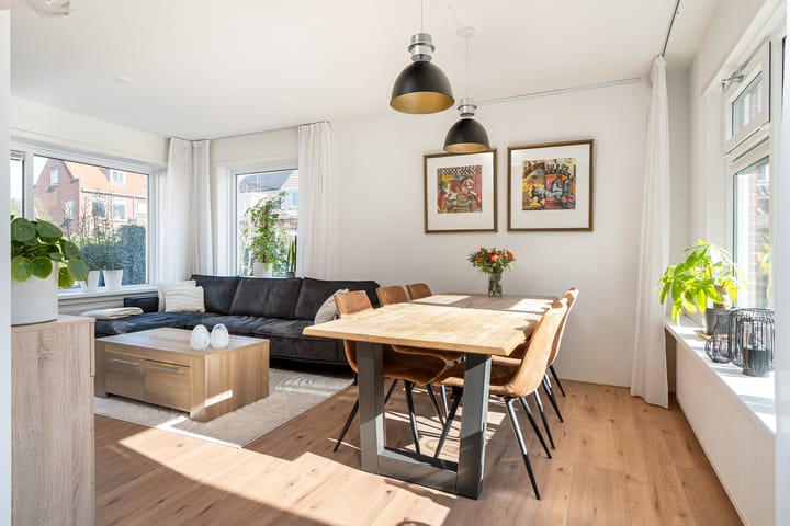 Foto 2 van Warmoezenierstraat 36