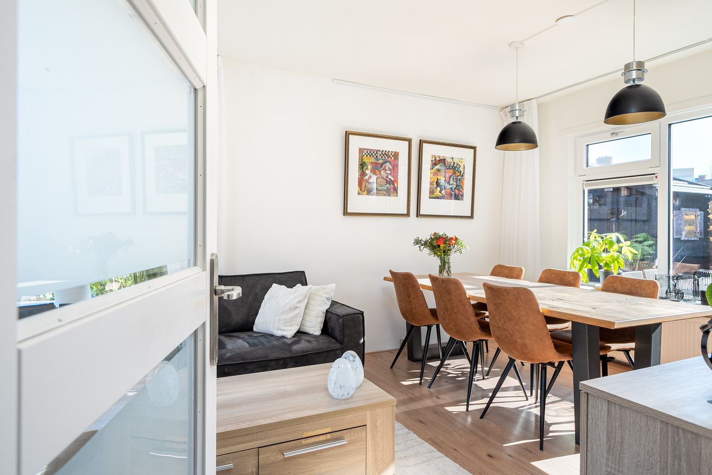 Foto 14 van Warmoezenierstraat 36