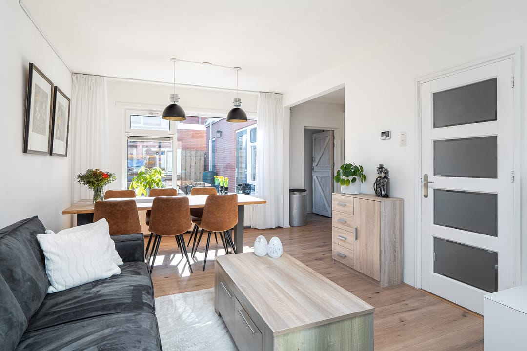 Foto 17 van Warmoezenierstraat 36