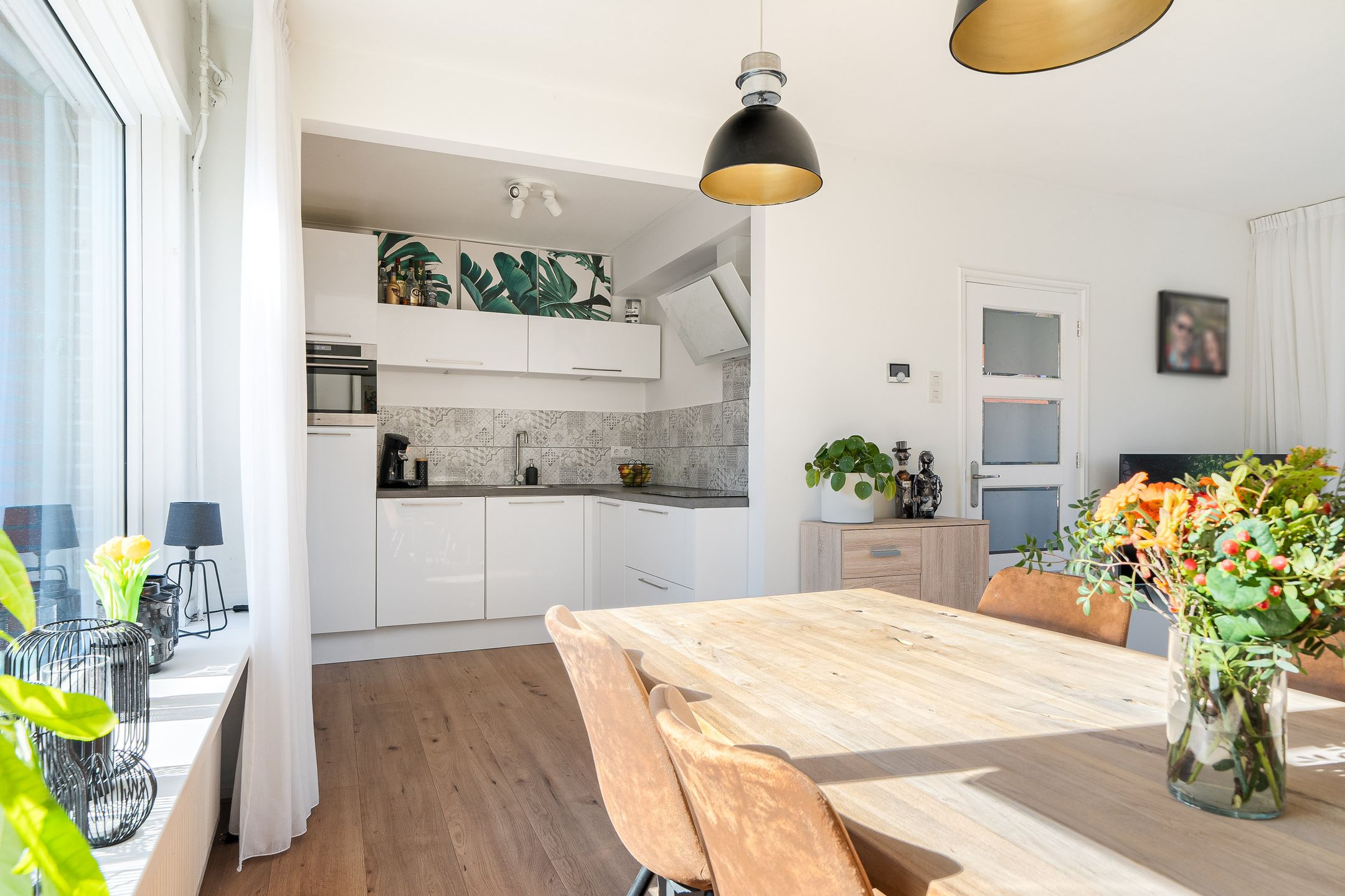 Foto 18 van Warmoezenierstraat 36