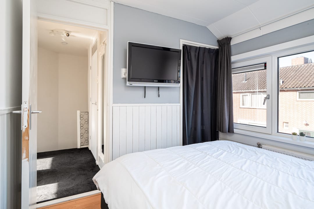 Foto 32 van Warmoezenierstraat 36