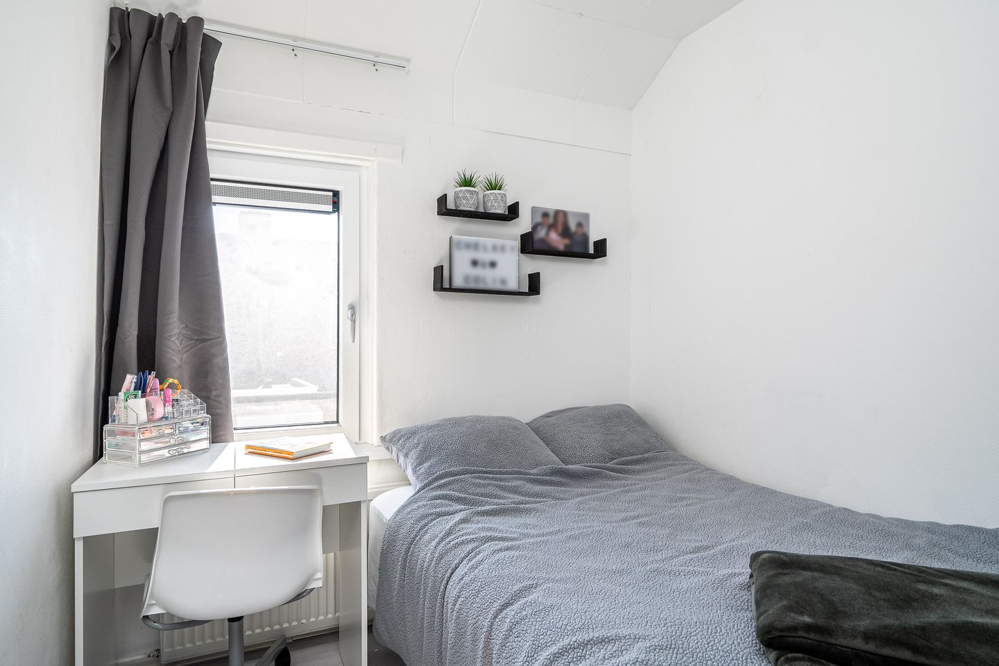 Foto 35 van Warmoezenierstraat 36