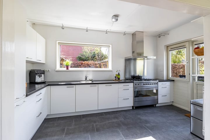 Foto 23 van Van Veldekelaan 14