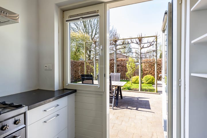 Foto 29 van Van Veldekelaan 14