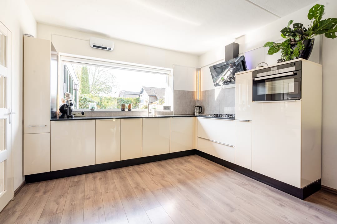 Photo 2 of Karveel 07 57