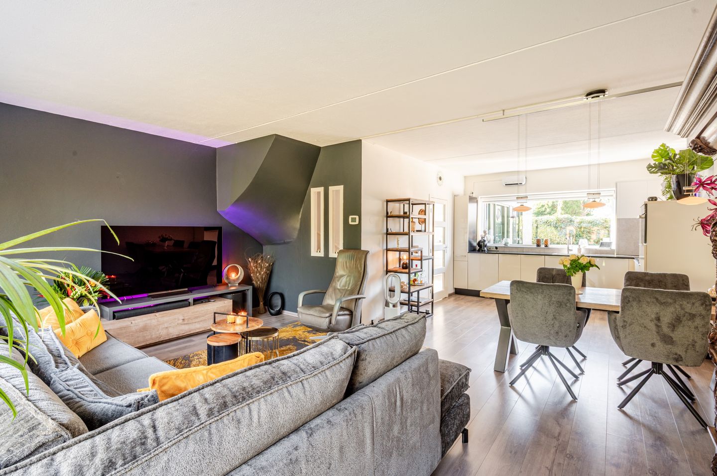 Photo 20 of Karveel 07 57