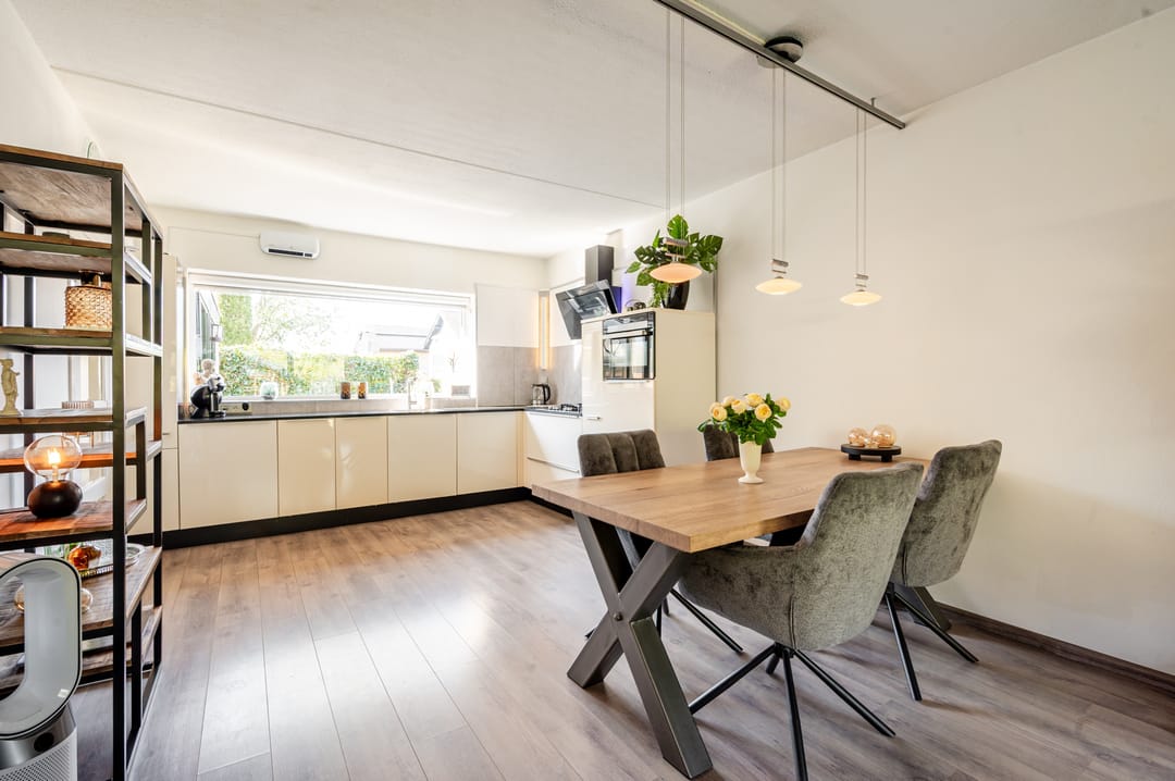 Photo 22 of Karveel 07 57