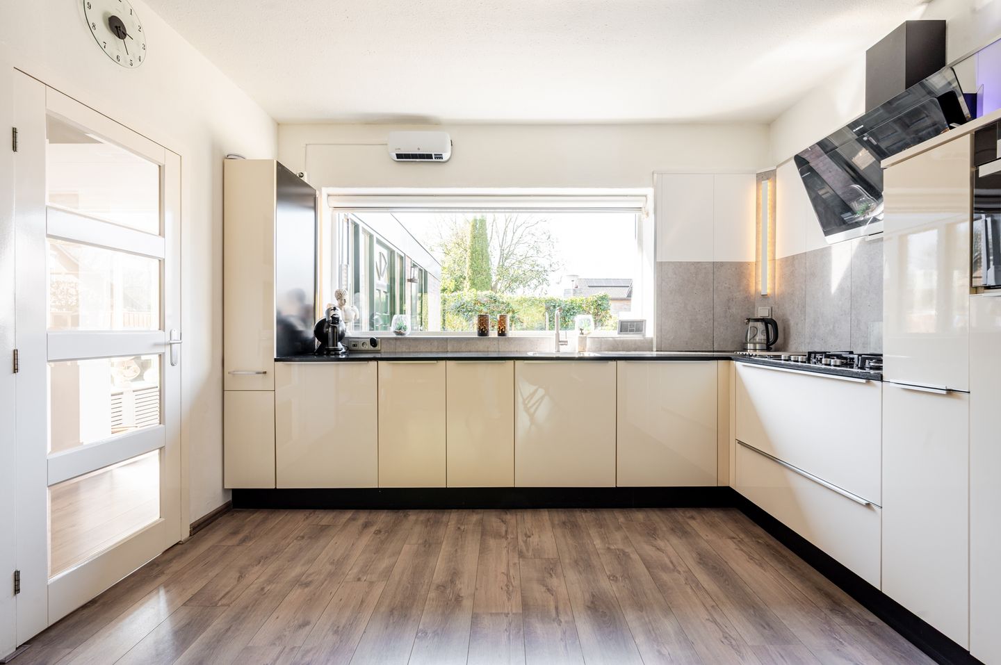 Photo 25 of Karveel 07 57