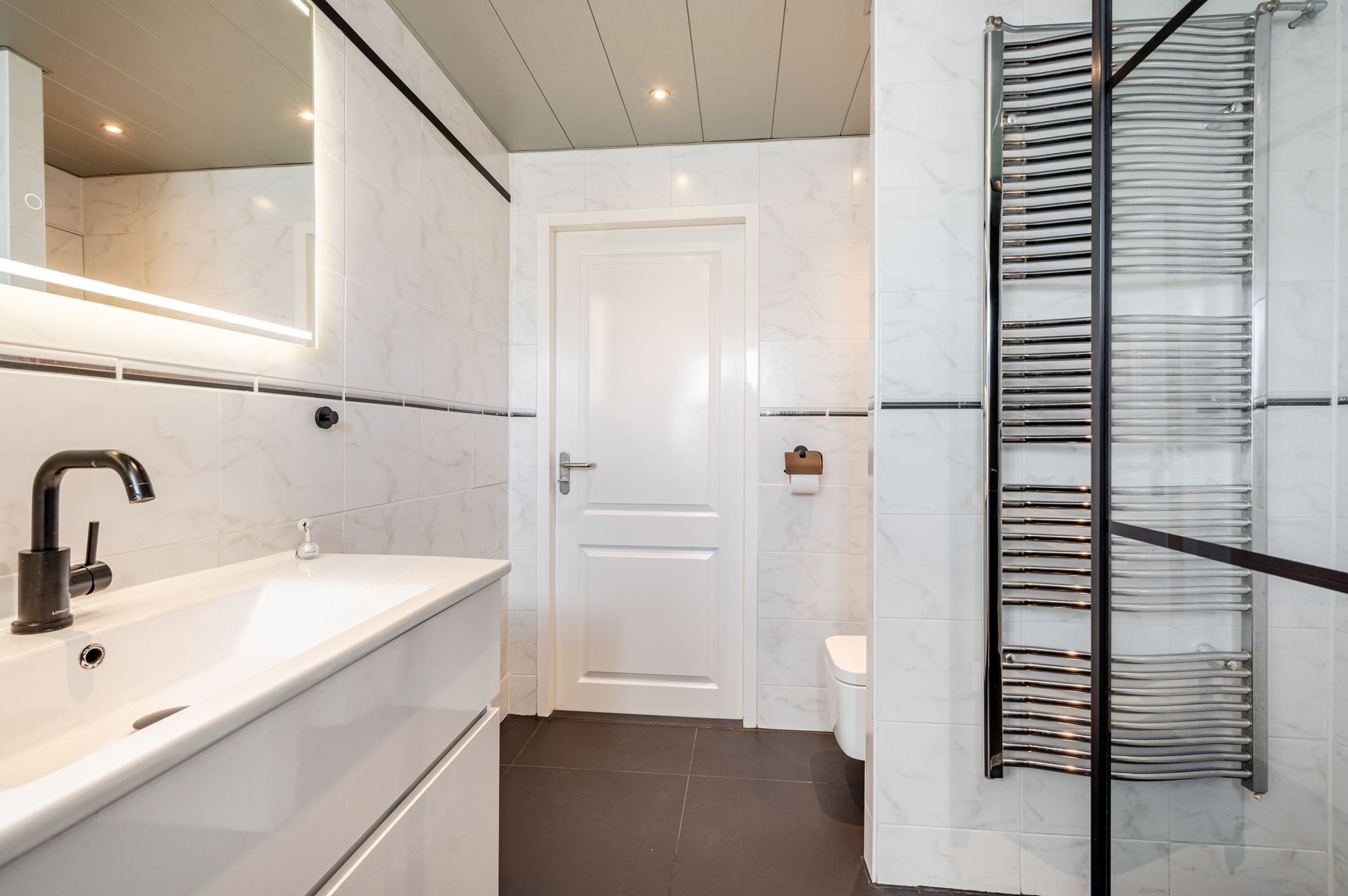 Photo 39 of Karveel 07 57