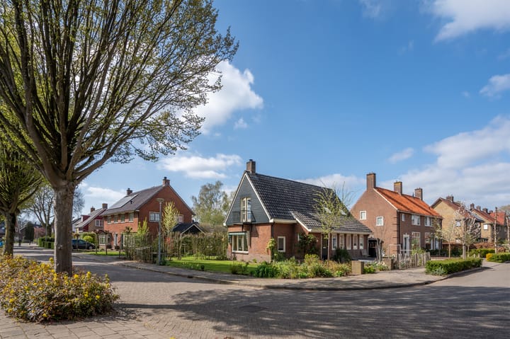 Photo 1 of Julianalaan 1