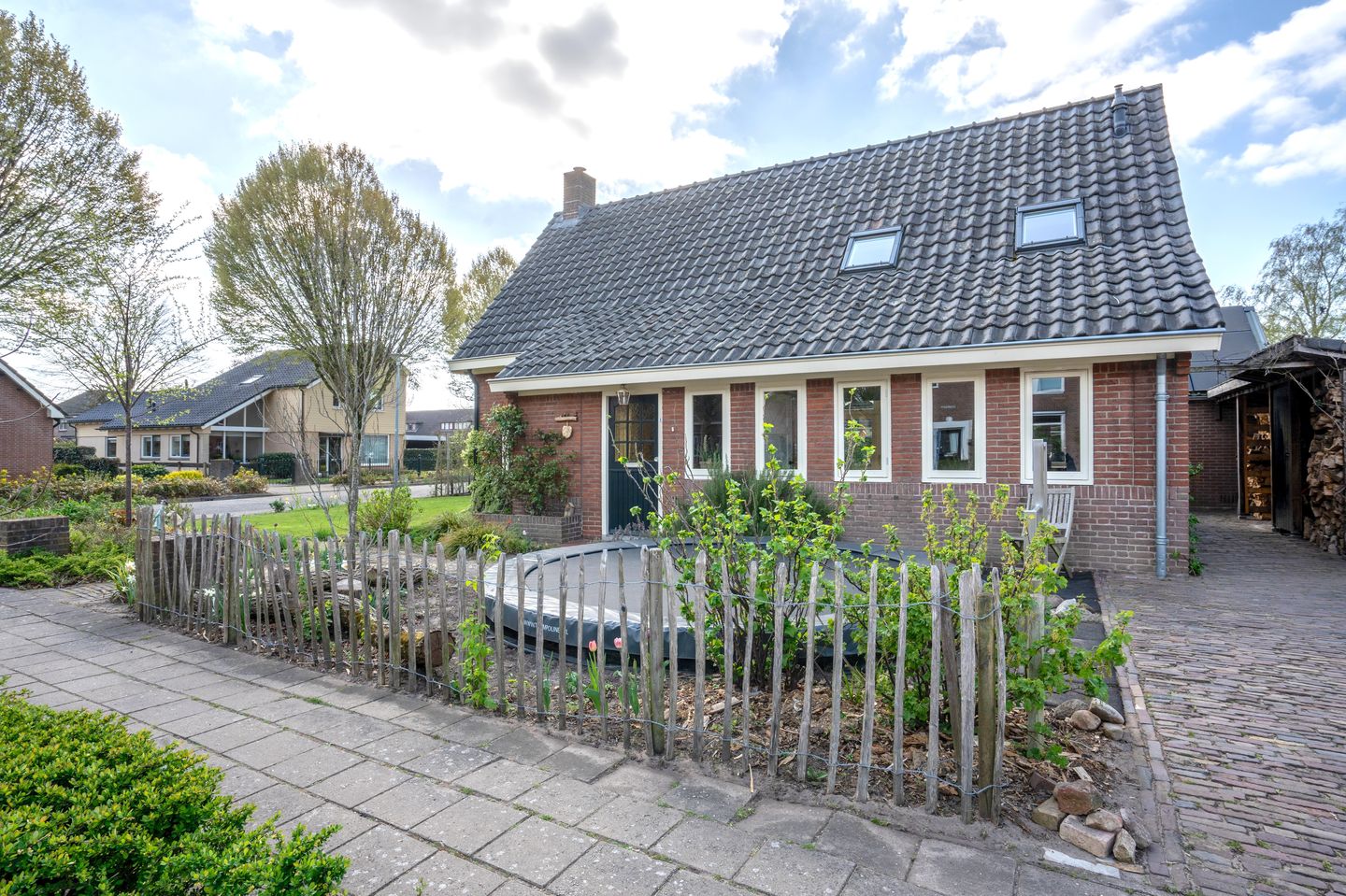 Foto 4 van Julianalaan 1