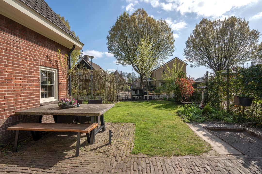 Foto 8 van Julianalaan 1