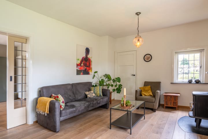 Photo 12 of Julianalaan 1