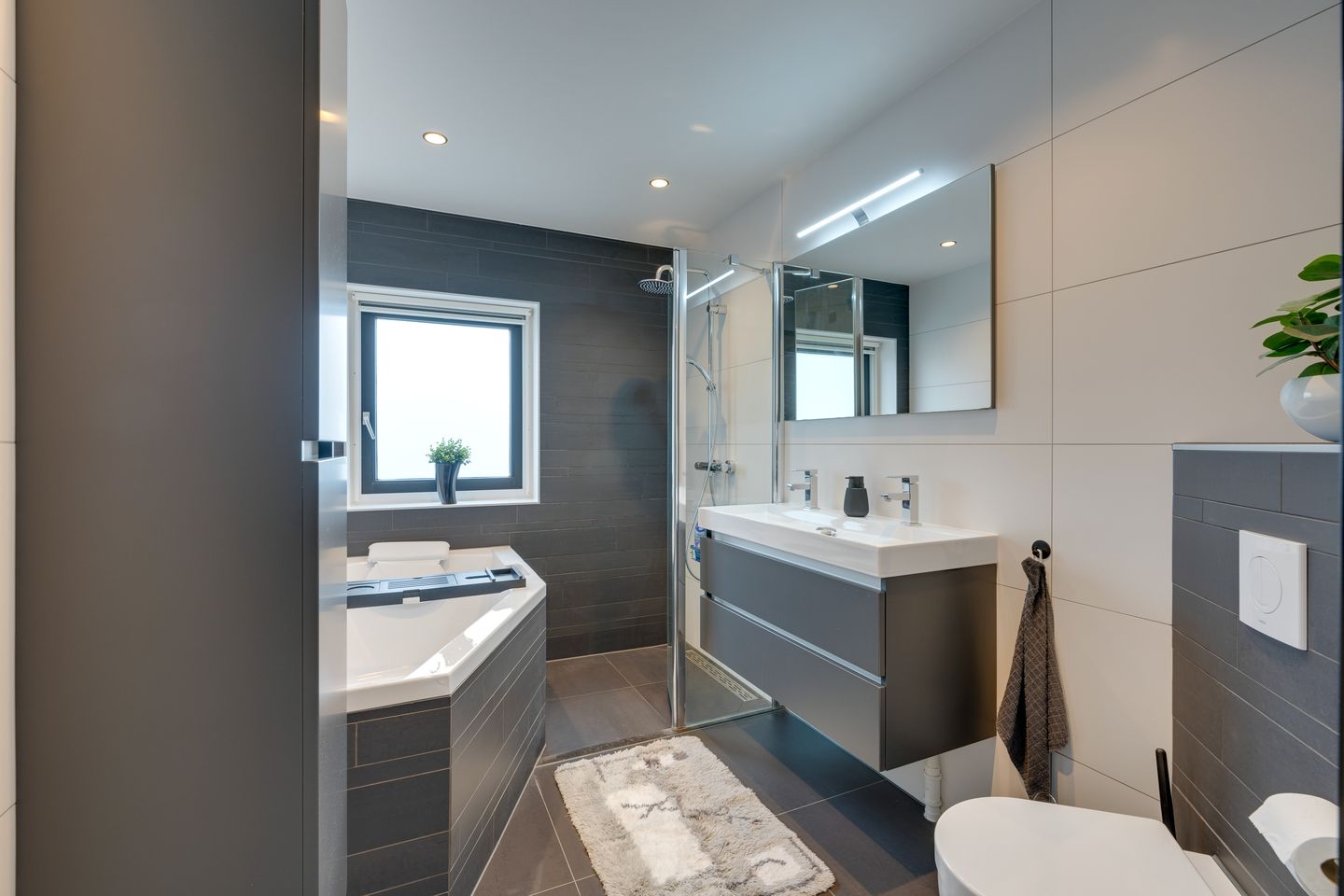 Photo 35 of Mambostraat 130