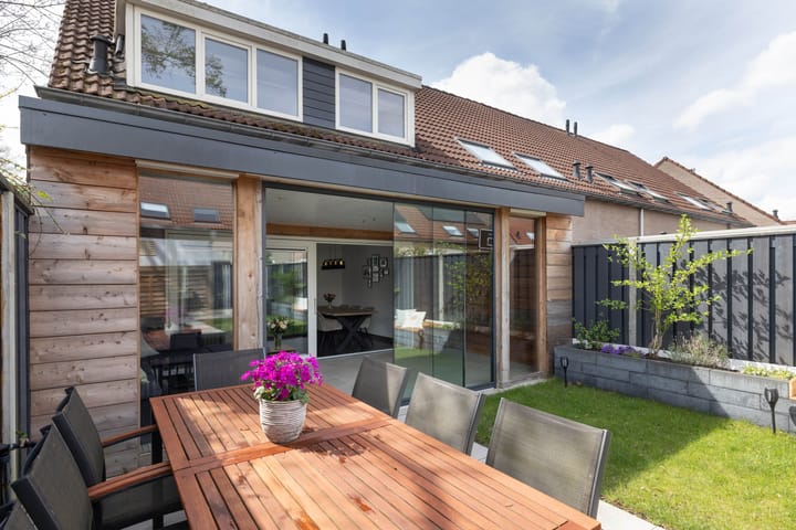 Photo 25 of Theodora Versteeghstraat 31