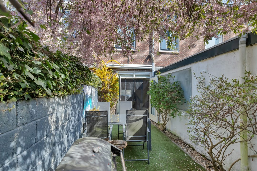 Photo 13 of Julianastraat 18