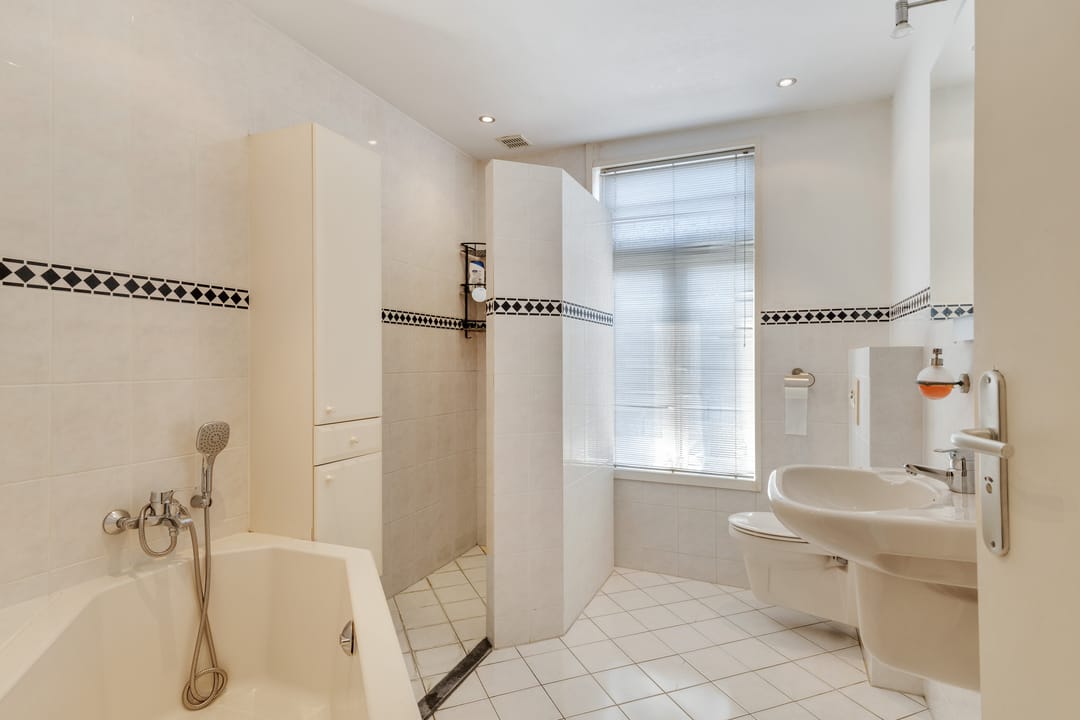 Photo 22 of Julianastraat 18