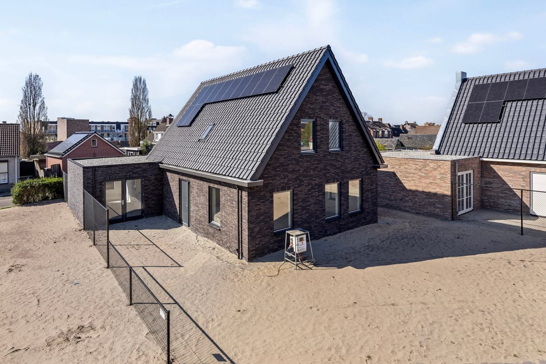 Koopwoningen - huizen te koop in [Funda]