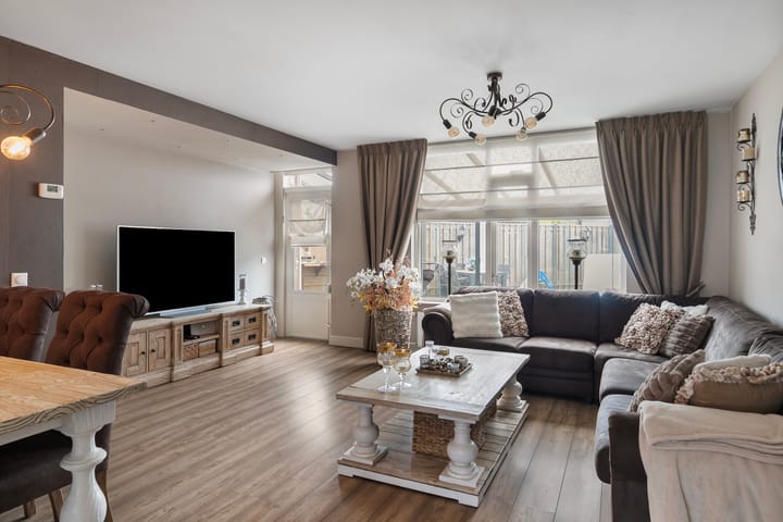 Foto 9 van Roerstraat 7