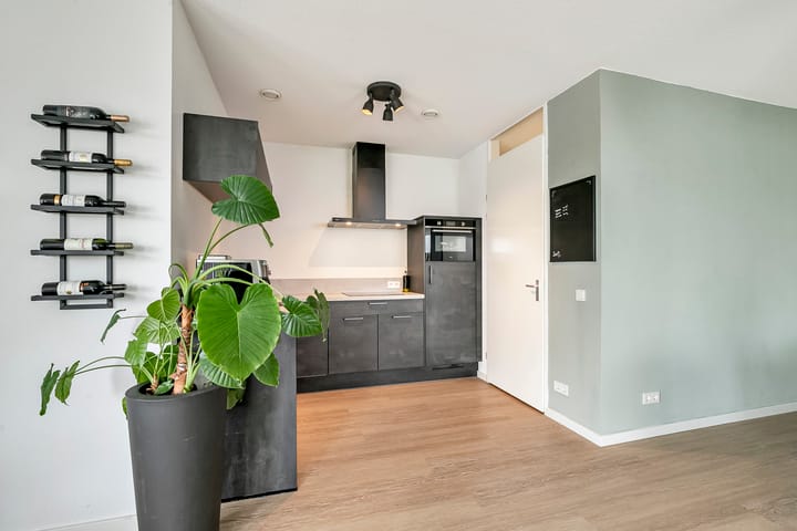 Photo 9 of Eshofsestraat 2-E