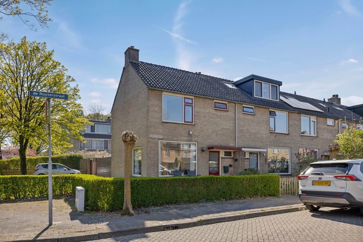 De Ruyterstraat 19