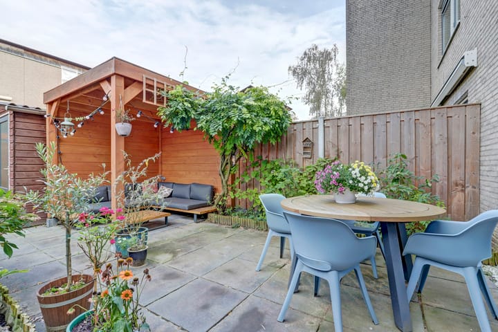 Photo 3 of Emily Brontësingel 88