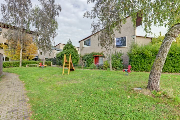 Photo 37 of Emily Brontësingel 88