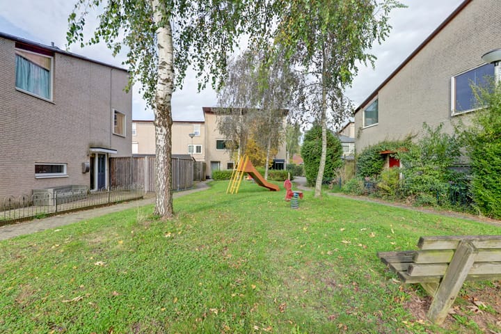 Photo 40 of Emily Brontësingel 88