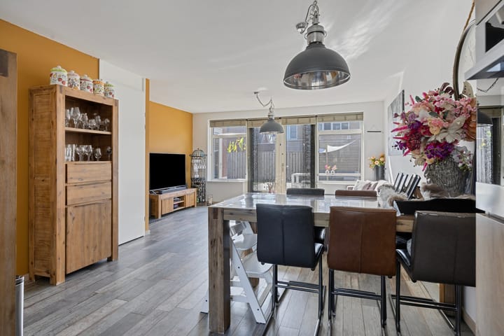 Photo 7 of Van Irhovenstraat 27